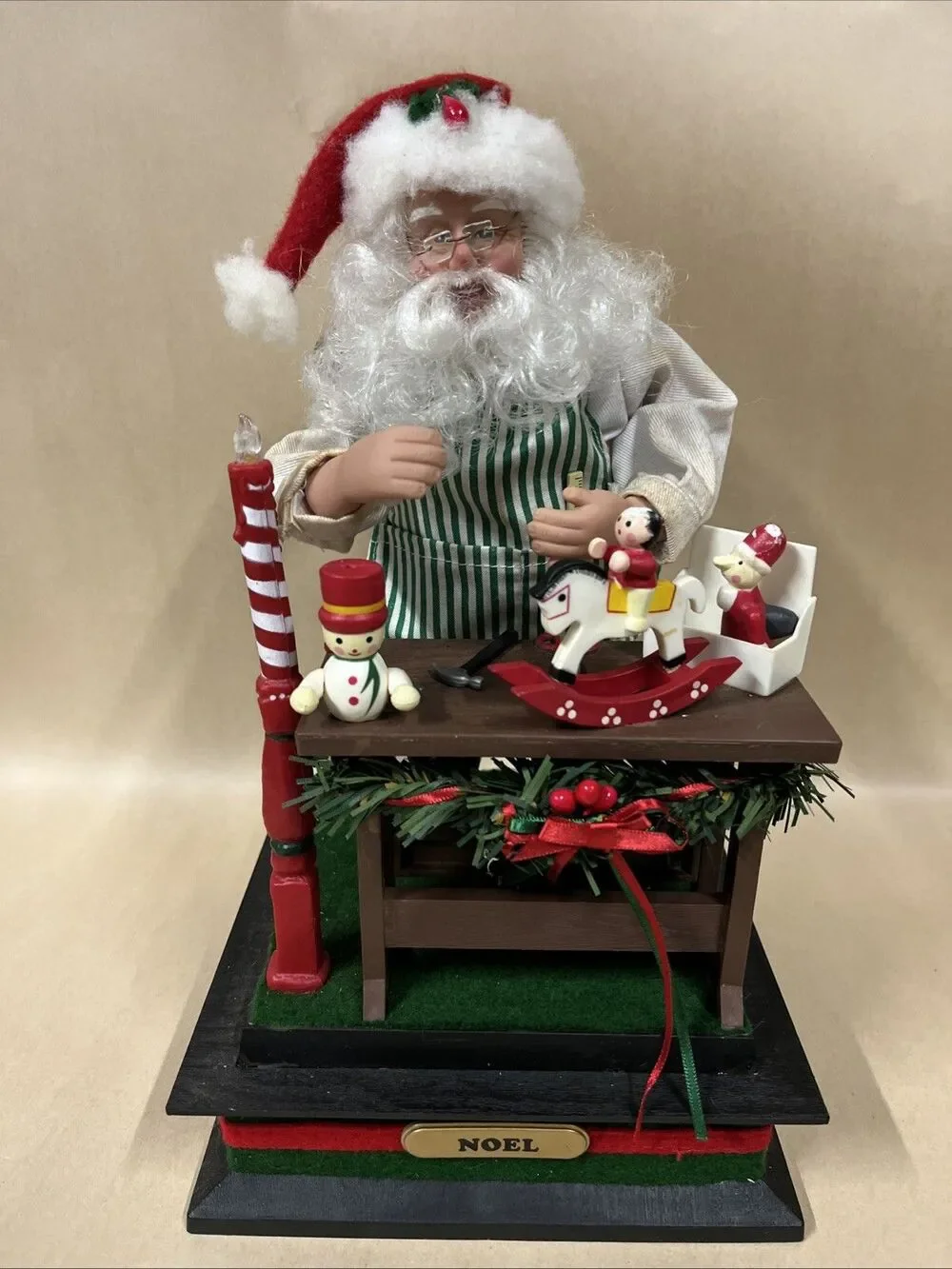 VTG Holiday Scene Santa Creations Musical Lights Up Plays Xmas Carols 1990 W/box